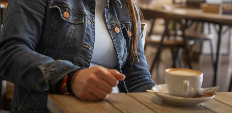 Bántalmazás hatósági engedéllyel – Határokon átnyúló jogsértés, hamis vád és a gyerekvédelem totális csődje egy magyarországi elhelyezési ügyben